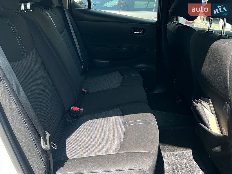Хетчбек Nissan Leaf 2023 в Івано-Франківську