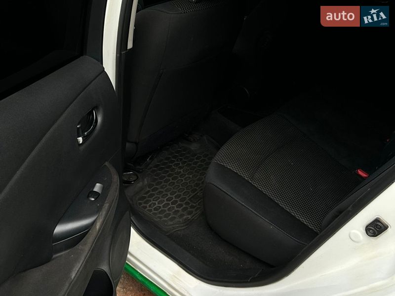 Хэтчбек Nissan Leaf 2015 в Днепре