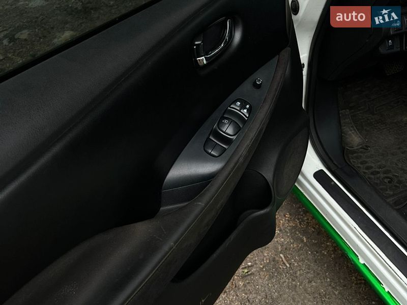 Хэтчбек Nissan Leaf 2015 в Днепре