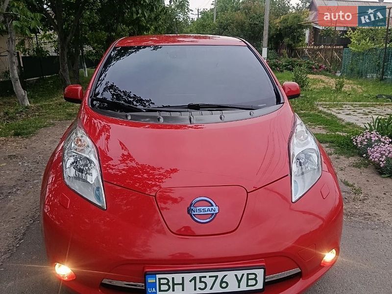 Хэтчбек Nissan Leaf 2015 в Подольске