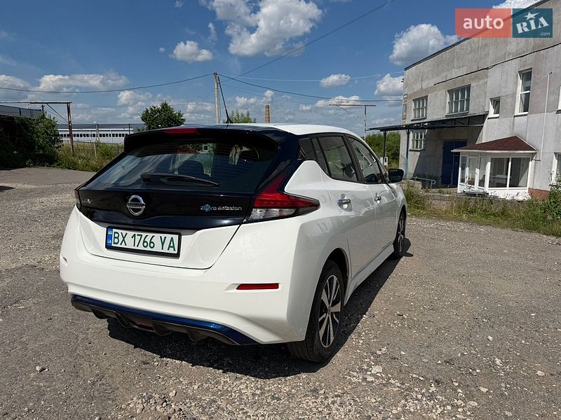 Хэтчбек Nissan Leaf 2018 в Хмельницком