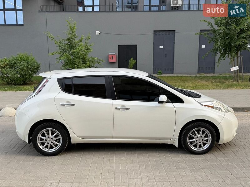 Хэтчбек Nissan Leaf 2013 в Львове
