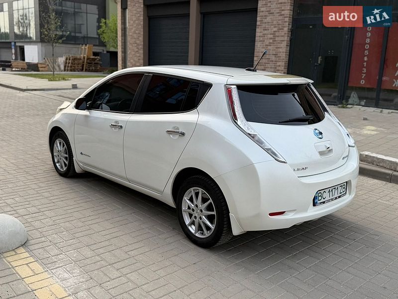 Хэтчбек Nissan Leaf 2013 в Львове