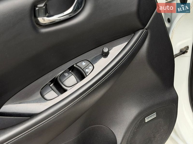 Хэтчбек Nissan Leaf 2013 в Львове