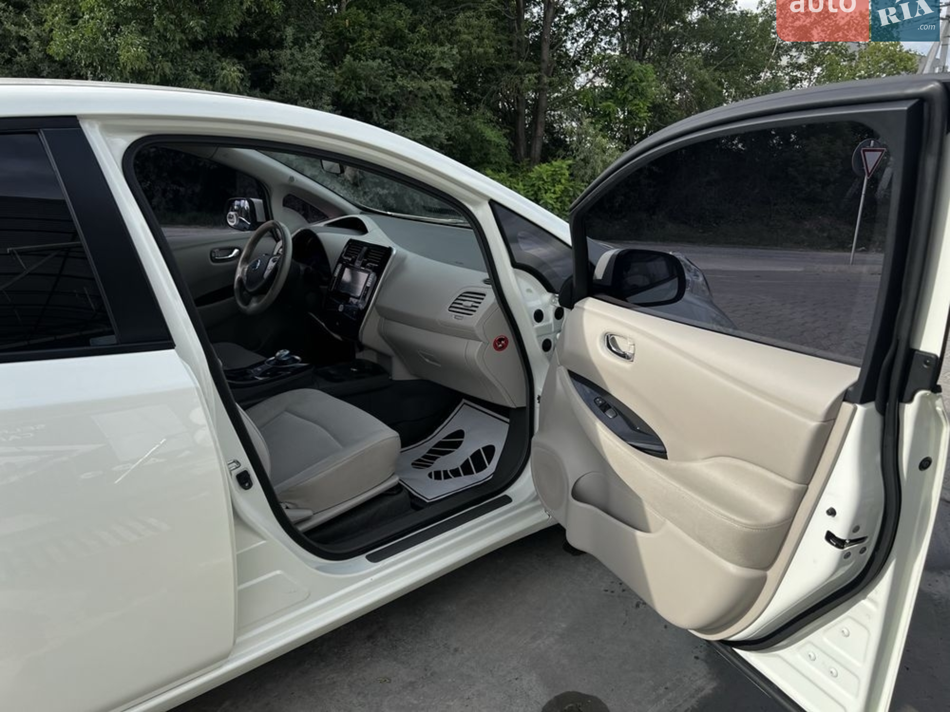 2012 Nissan Leaf - мініатюра 15