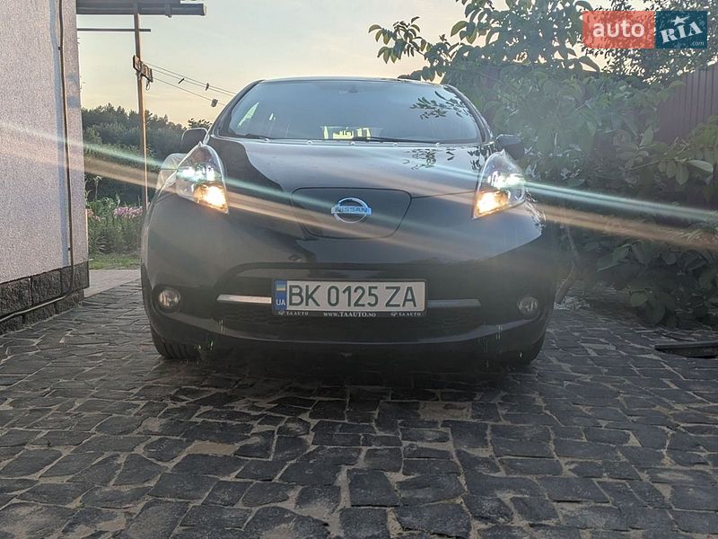 Хэтчбек Nissan Leaf 2011 в Костополе