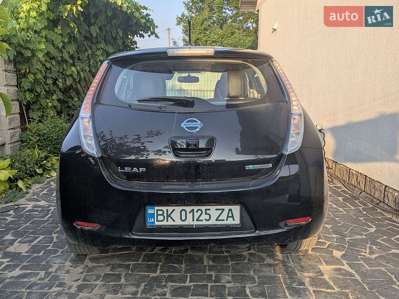 Хэтчбек Nissan Leaf 2011 в Костополе