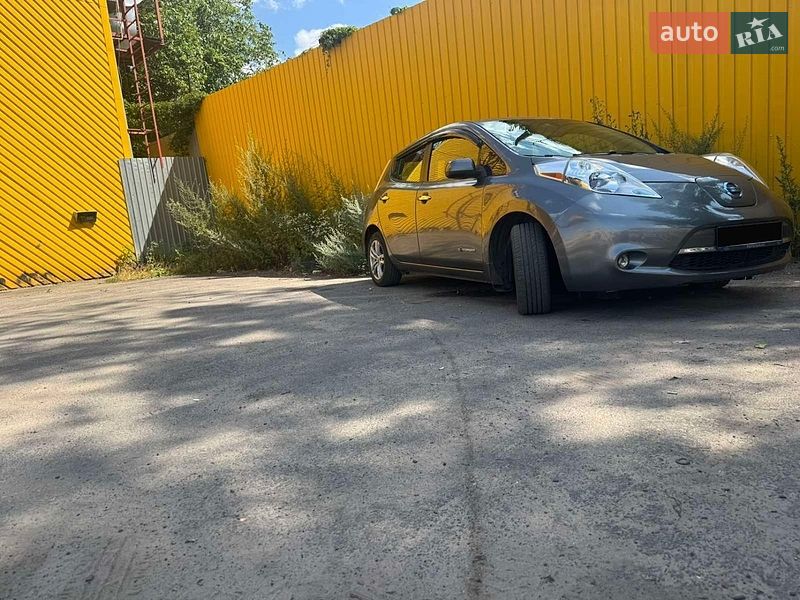 Хэтчбек Nissan Leaf 2015 в Житомире