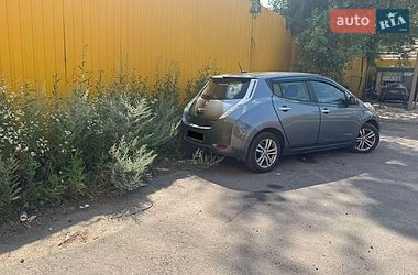 Хэтчбек Nissan Leaf 2015 в Житомире
