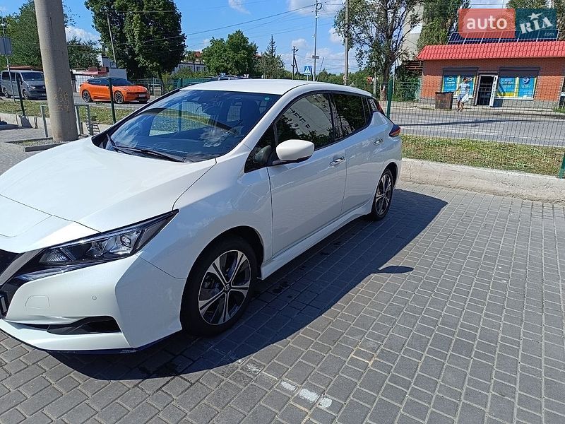 Хетчбек Nissan Leaf 2020 в Дніпрі