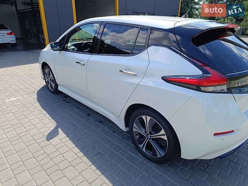 Хетчбек Nissan Leaf 2020 в Дніпрі