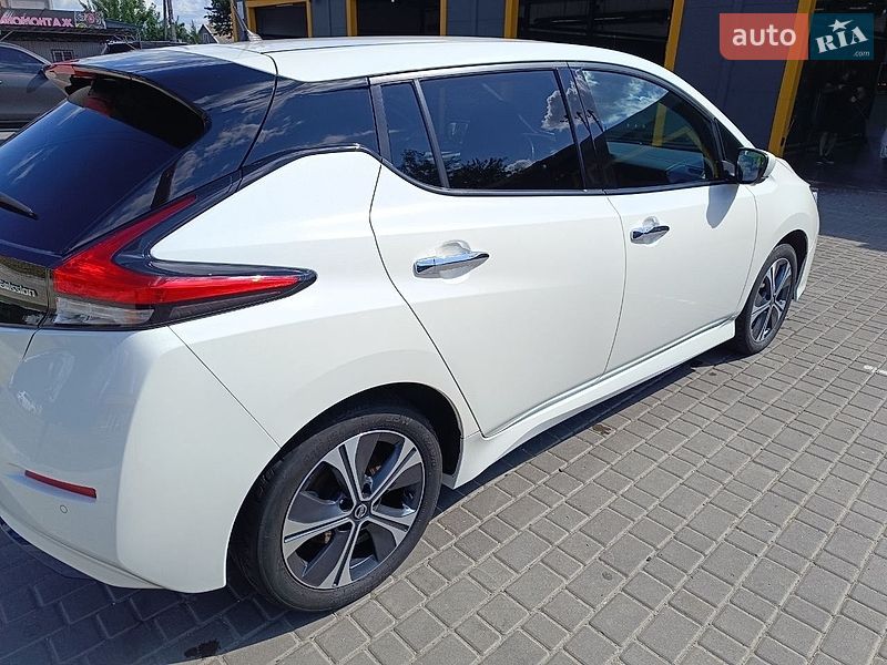 Хетчбек Nissan Leaf 2020 в Дніпрі