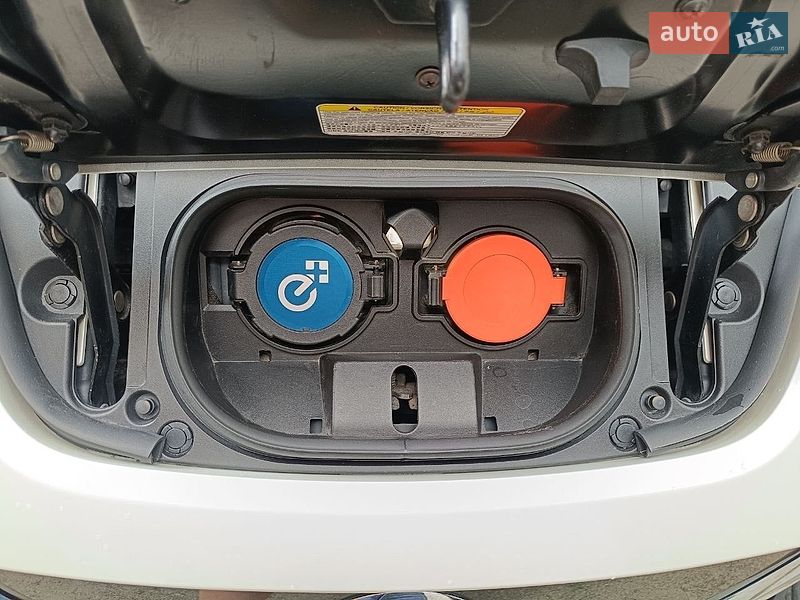 Хетчбек Nissan Leaf 2020 в Дніпрі