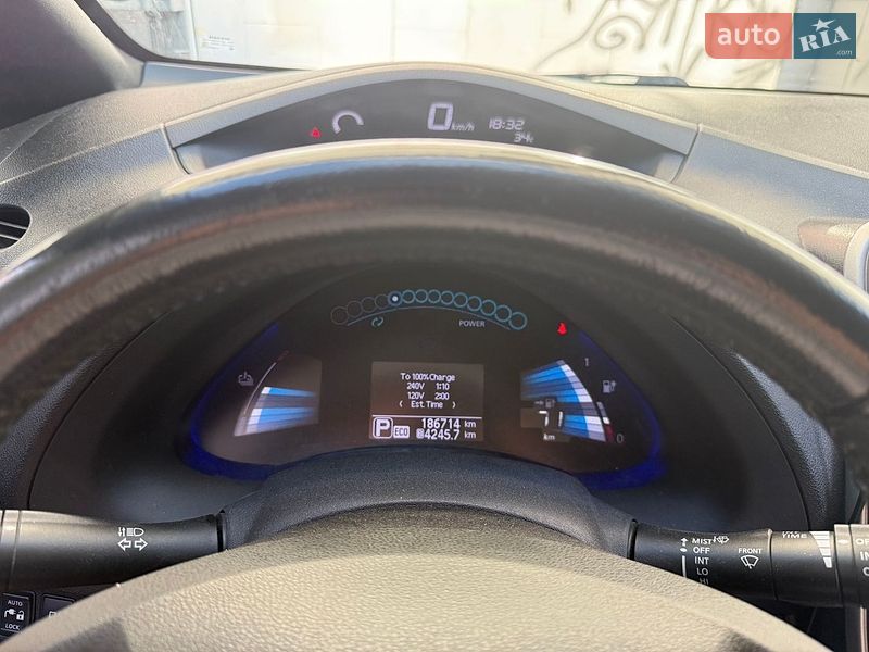 Хэтчбек Nissan Leaf 2013 в Вишневом фото 5 Хэтчбек Nissan Leaf 2013 в Вишневом
