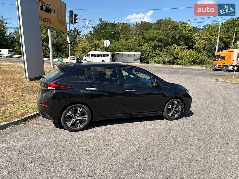 Хэтчбек Nissan Leaf 2021 в Днепре Хэтчбек Nissan Leaf 2021 в Днепре