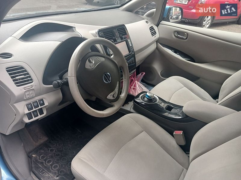 Хетчбек Nissan Leaf 2012 в Дніпрі