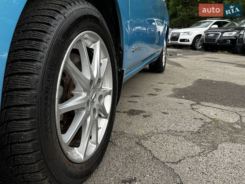 Хэтчбек Nissan Leaf 2015 в Луцке