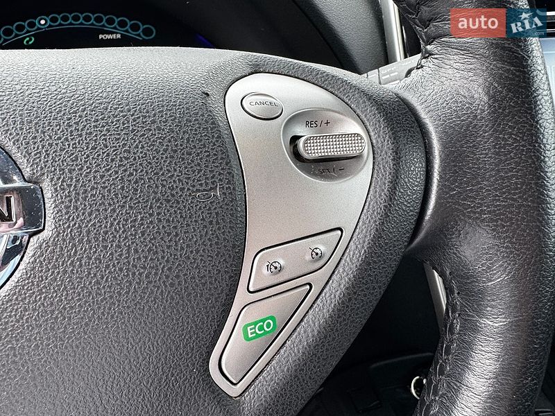 Хэтчбек Nissan Leaf 2015 в Луцке