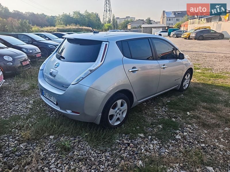 Хэтчбек Nissan Leaf 2015 в Каменец-Подольском