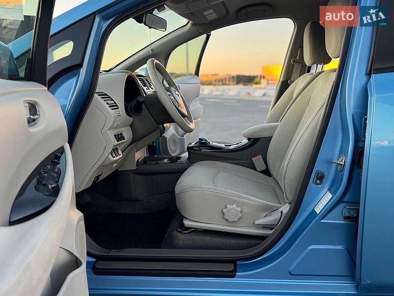 Хэтчбек Nissan Leaf 2013 в Львове