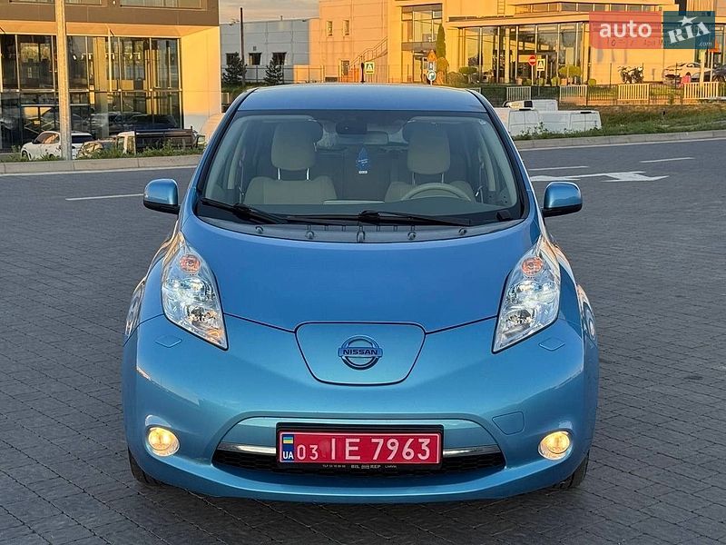 Хэтчбек Nissan Leaf 2013 в Львове