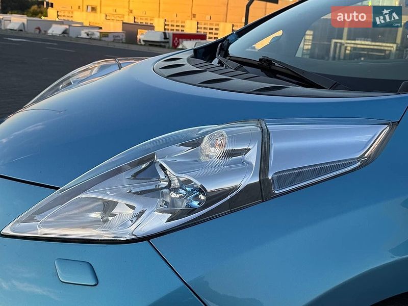 Хэтчбек Nissan Leaf 2013 в Львове