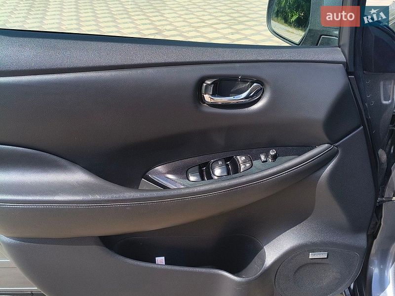 Хэтчбек Nissan Leaf 2013 в Гайсине