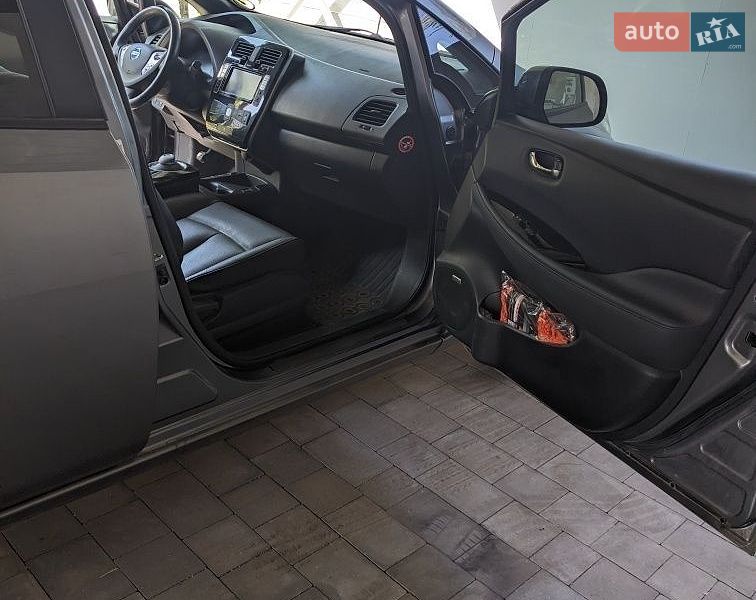Хэтчбек Nissan Leaf 2016 в Полтаве