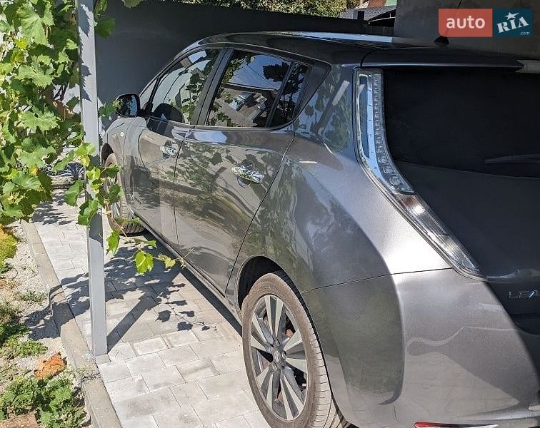 Хэтчбек Nissan Leaf 2016 в Полтаве