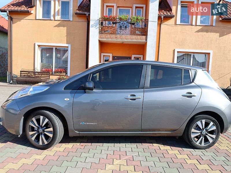 Хэтчбек Nissan Leaf 2013 в Самборе