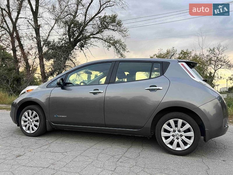 Хетчбек Nissan Leaf 2015 в Кременчуці