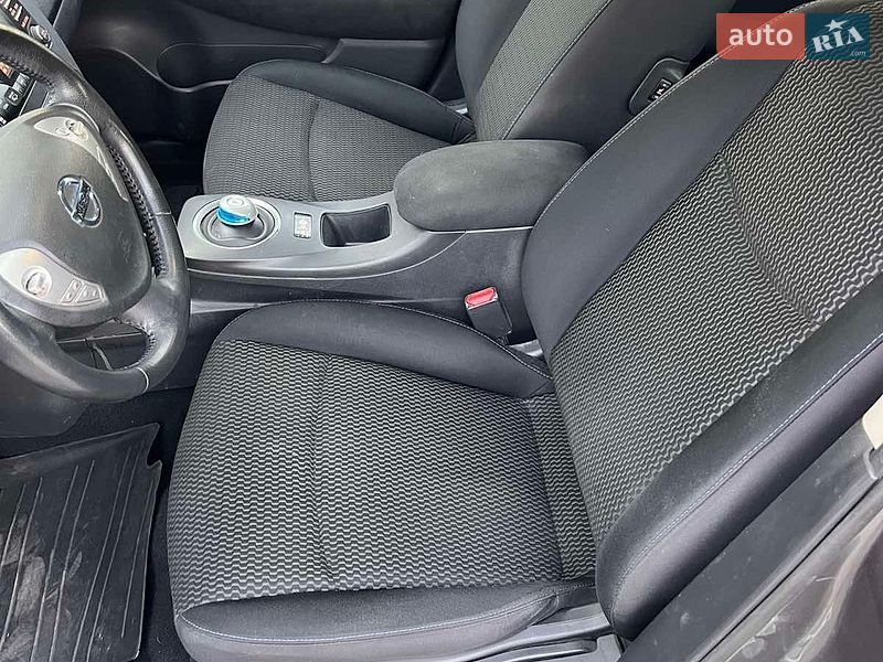 Хетчбек Nissan Leaf 2015 в Кременчуці