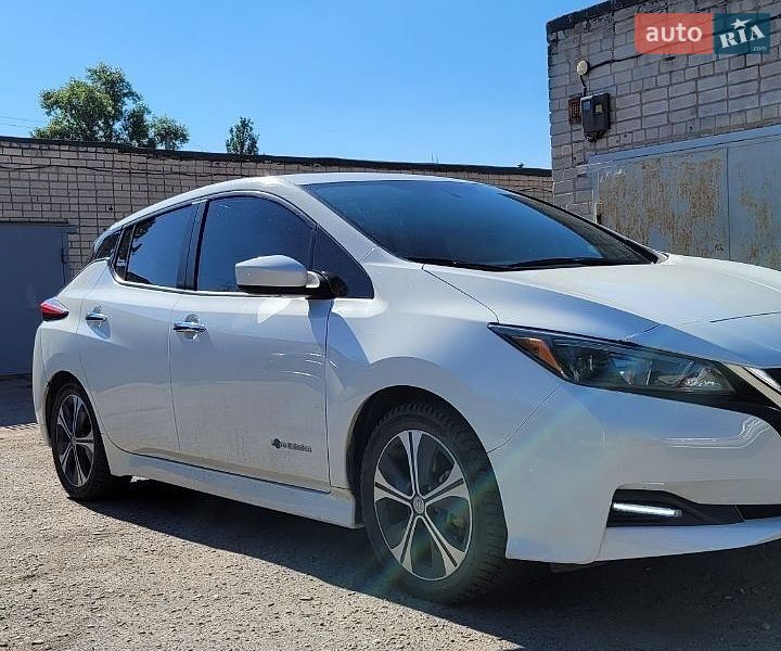 Хетчбек Nissan Leaf 2019 в Дніпрі