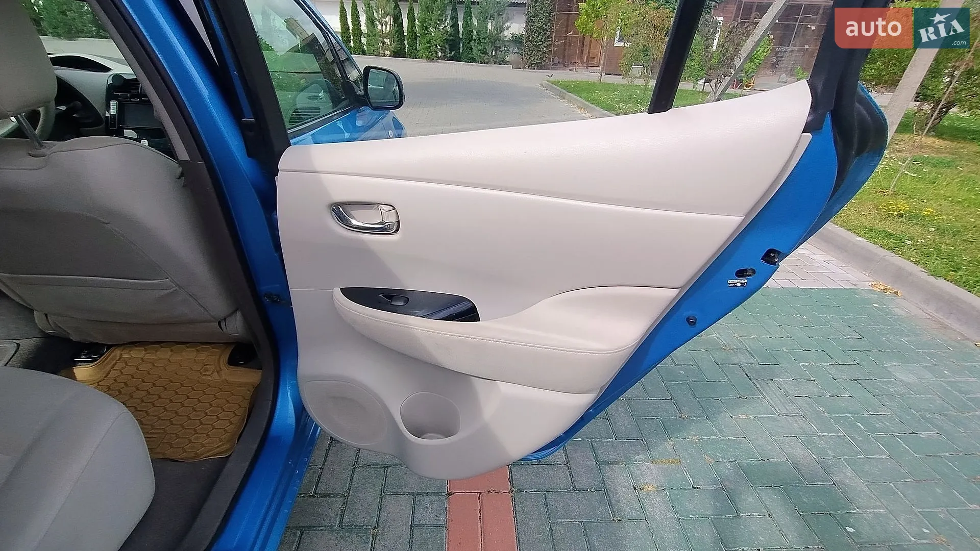 2011 Nissan Leaf - мініатюра 25