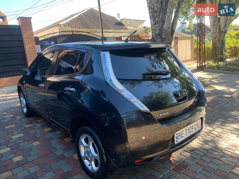 Хэтчбек Nissan Leaf 2011 в Николаеве