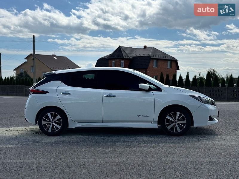 Хэтчбек Nissan Leaf 2018 в Львове