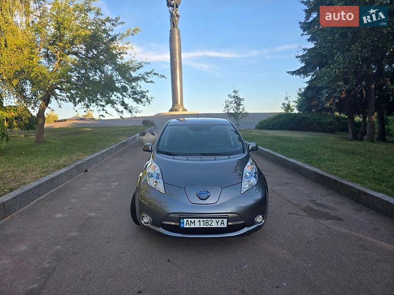 Хетчбек Nissan Leaf 2015 в Житомирі