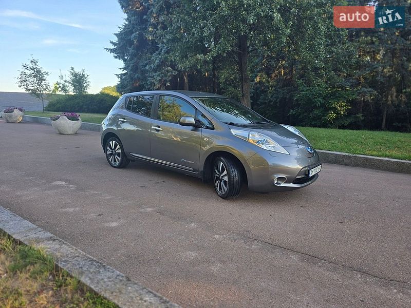 Хетчбек Nissan Leaf 2015 в Житомирі