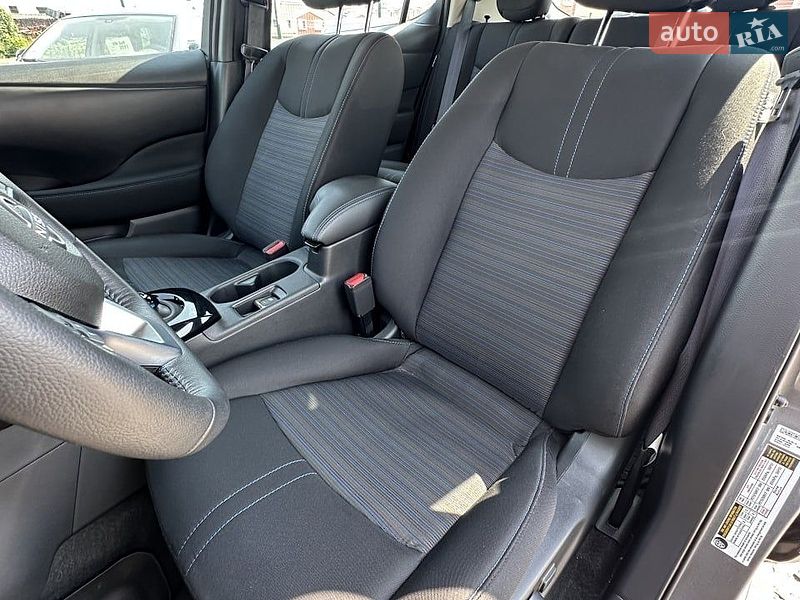 Хетчбек Nissan Leaf 2024 в Білогородці