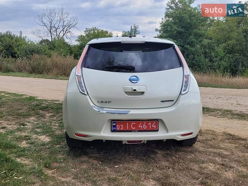 Хетчбек Nissan Leaf 2015 в Умані