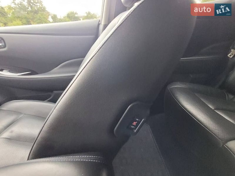 Хетчбек Nissan Leaf 2015 в Умані
