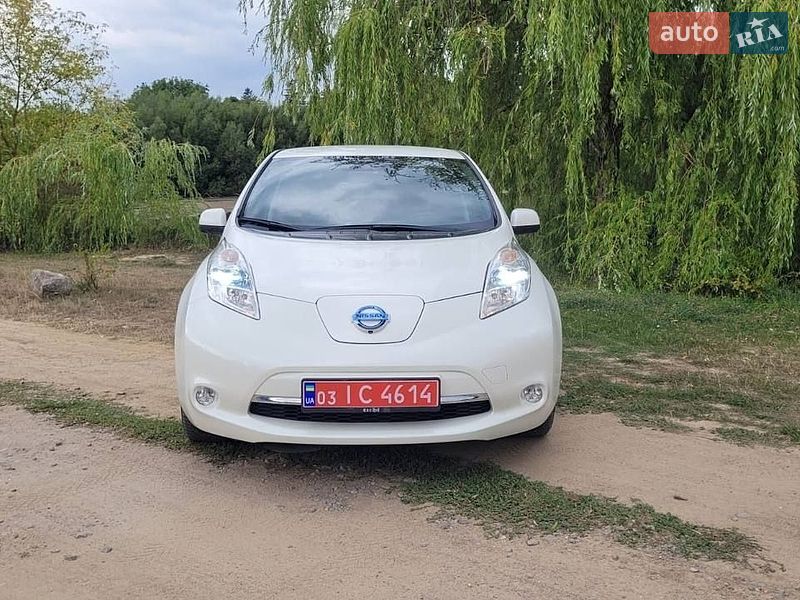 Хетчбек Nissan Leaf 2015 в Умані