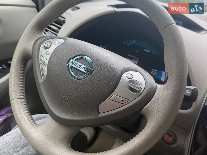 Хэтчбек Nissan Leaf 2012 в Запорожье