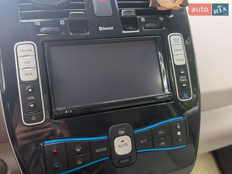 Хэтчбек Nissan Leaf 2012 в Запорожье