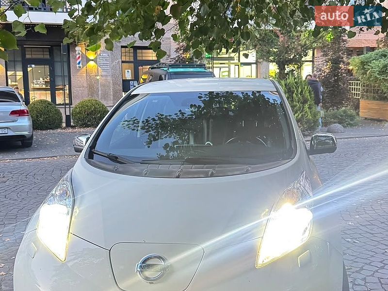 Хэтчбек Nissan Leaf 2013 в Ужгороде