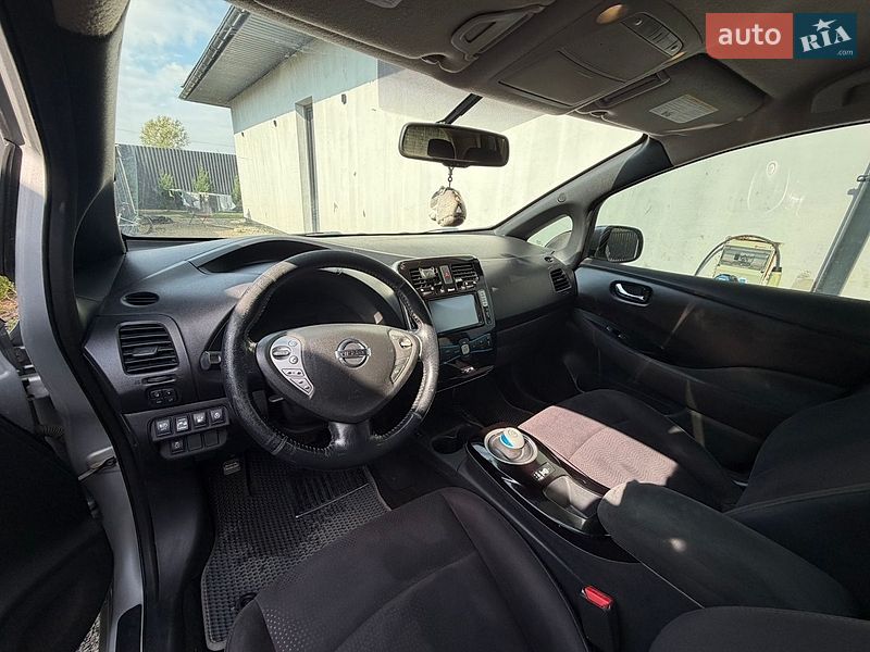 Хэтчбек Nissan Leaf 2013 в Ужгороде