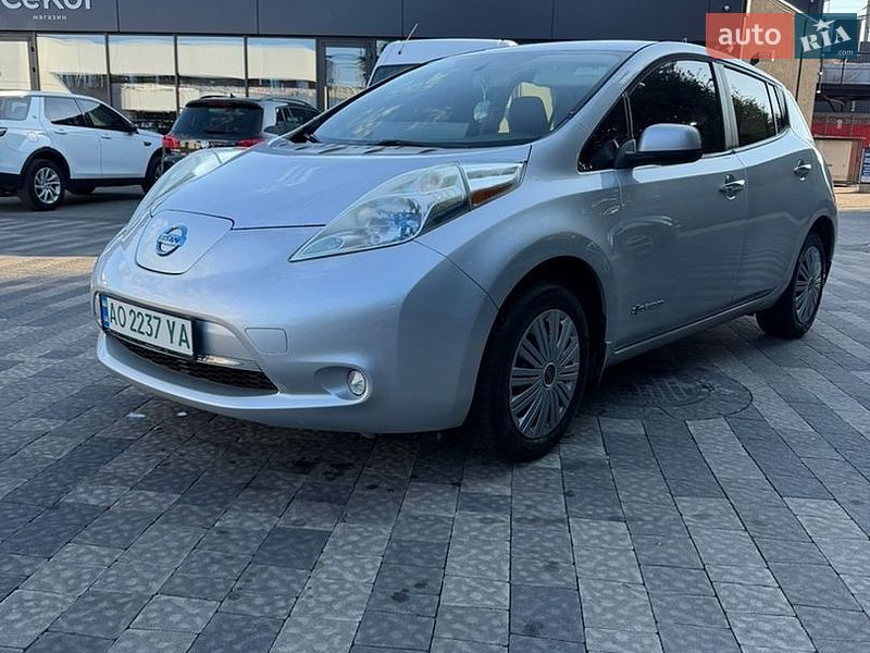 Хэтчбек Nissan Leaf 2013 в Ужгороде