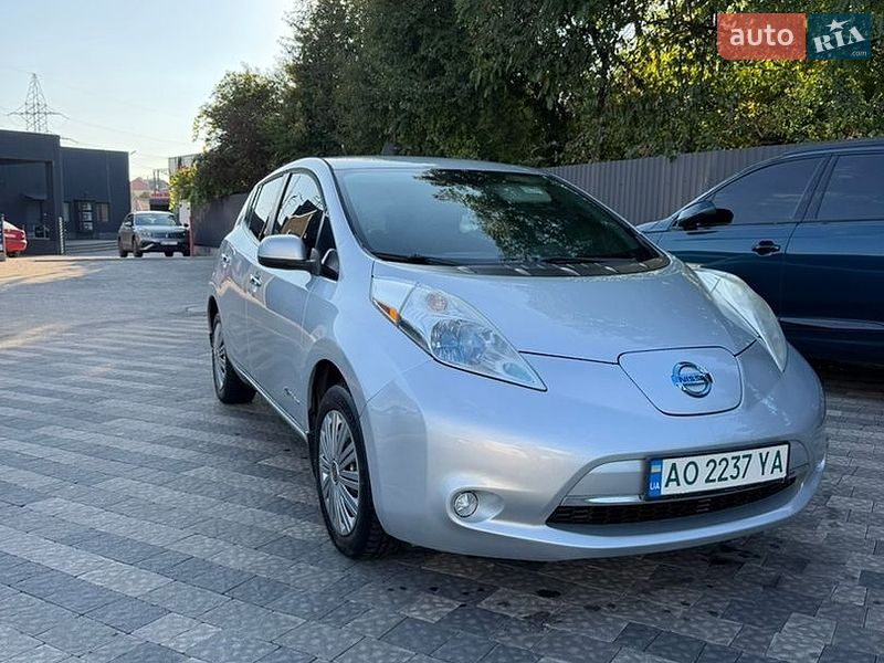 Хэтчбек Nissan Leaf 2013 в Ужгороде