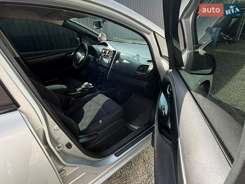 Хэтчбек Nissan Leaf 2013 в Ужгороде