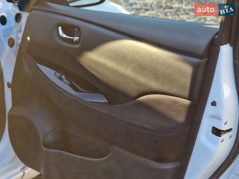 Хетчбек Nissan Leaf 2014 в Рівному